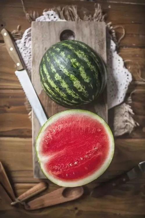 吃瓜就该这样吃才会甜,揭秘吃瓜的最佳甜蜜秘诀